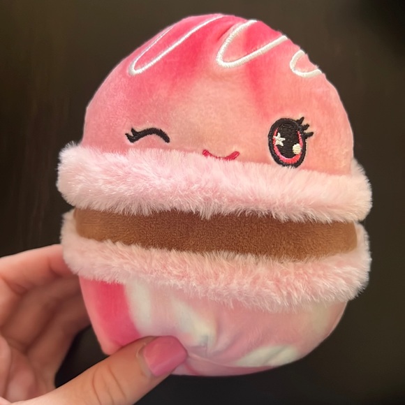 Squishmallows Toys Squishmallows Scented Mystery Pack Strawberry